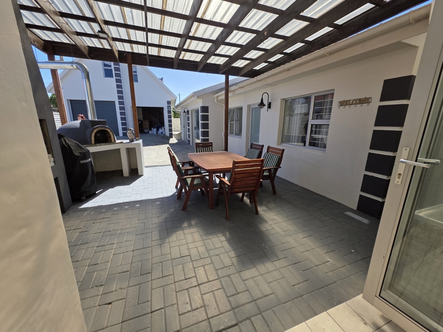 6 Bedroom Property for Sale in Oceanview Heights Western Cape